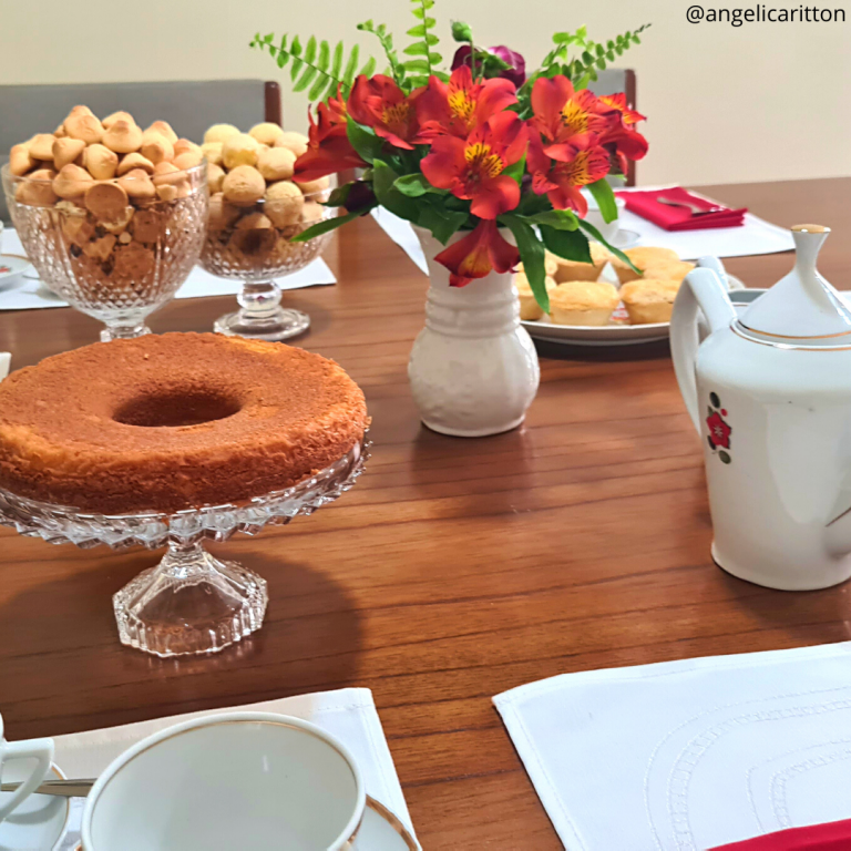 Mesa Posta para Café e Chá da Tarde