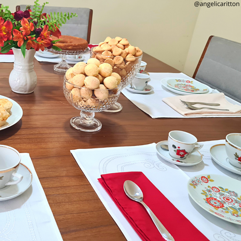 Mesa Posta para Café e Chá da Tarde