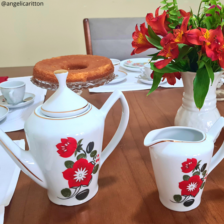 Mesa Ponta para Café e Chá da Tarde