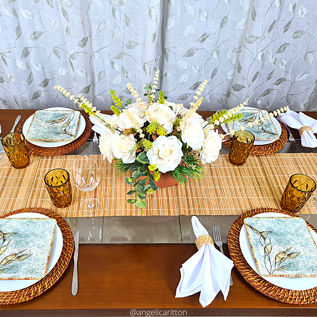 Mesa Posta de Dia das Mães em Branco e Tons Terrosos no Estilo Rústico